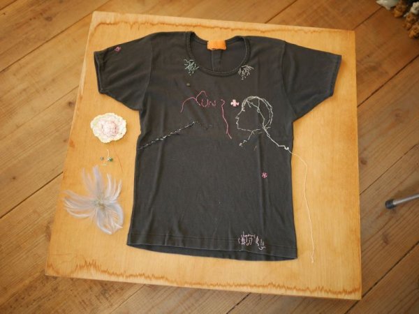 画像1: Susan Cianciolo black T-shirt with embroidery (1)